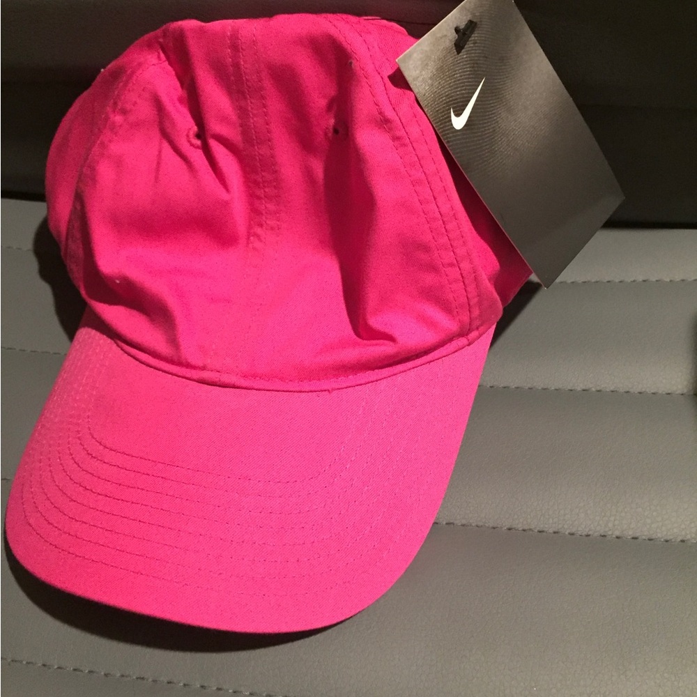 Women’s new with tags pink Nike hat.